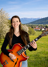Mag. Dr. phil. Bettina Schöberl musikalisch immer im Einsatz