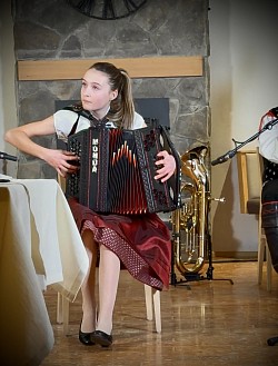 Luisa in Action bei Avsenik Wettbewerb