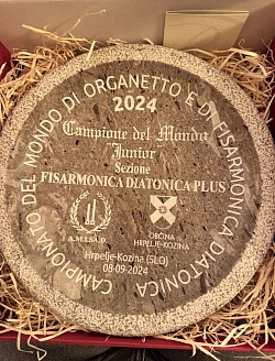 JUNIOREN WELTMEISTERIN STEIRISCHE HARMONIKA